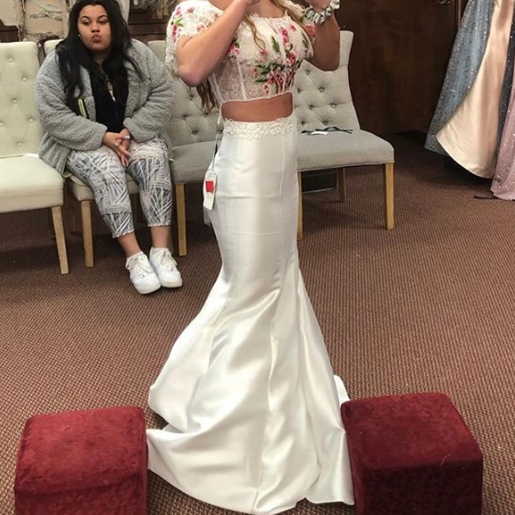 PROM DRESS!! - Picture 3 of 3